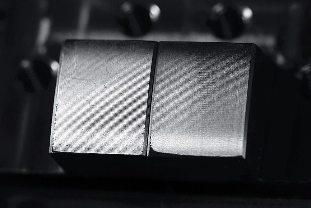 Spaantec bean slicer - treated workpiece in steel clamped in cnc milling machine - macro zoom